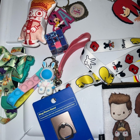 Keychain bundle 19 items - Picture 2 of 8